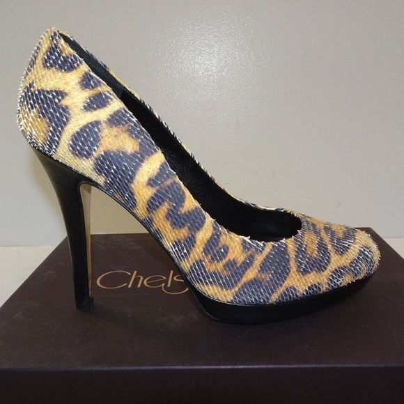 New - Women's CHELSEA PARIS Laser Cut Leopard Pump - Picture 1 of 6